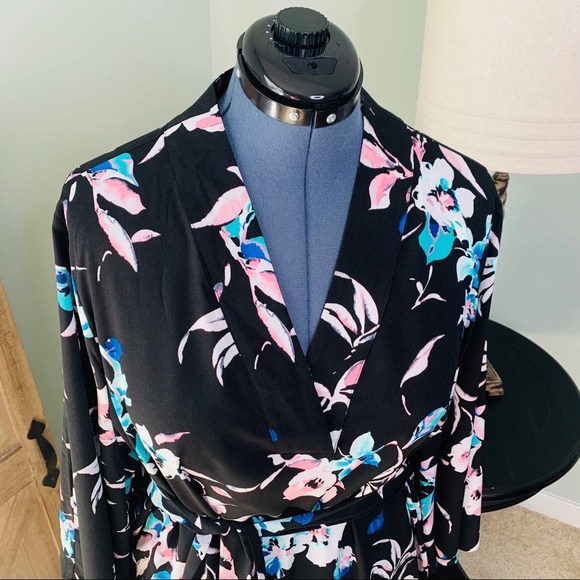 Lane Bryant Belted Floral Top Size 26/28 - Picture 4 of 7